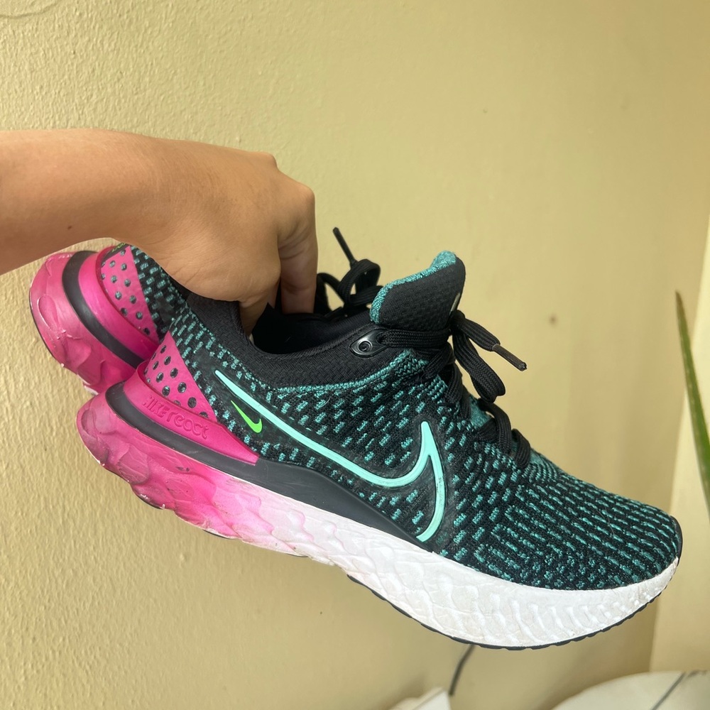 Nike Women's Athletic Shoes - Black, Green, and Pink